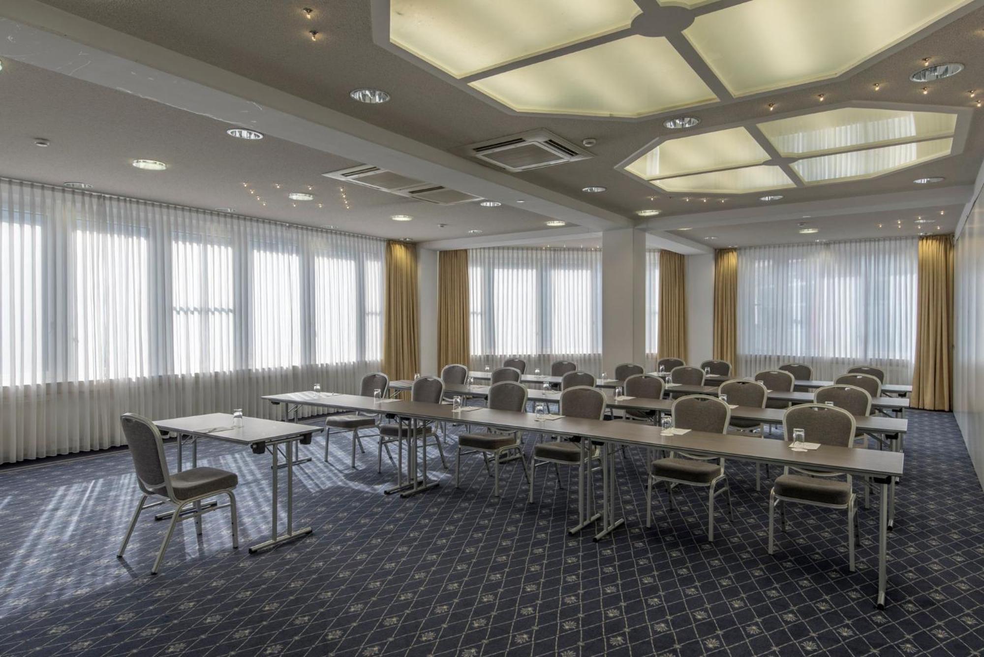Holiday Inn Munich Unterhaching By Ihg Exterior foto
