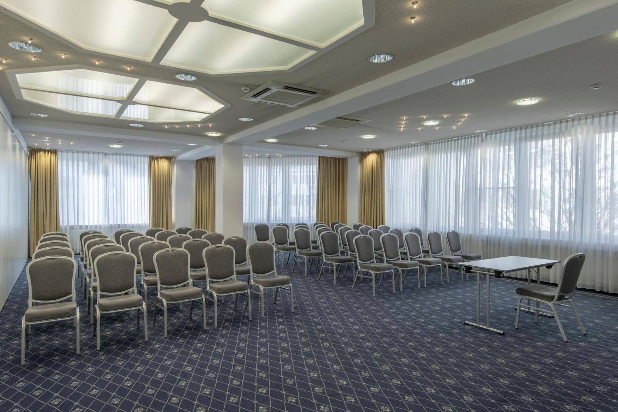 Holiday Inn Munich Unterhaching By Ihg Exterior foto