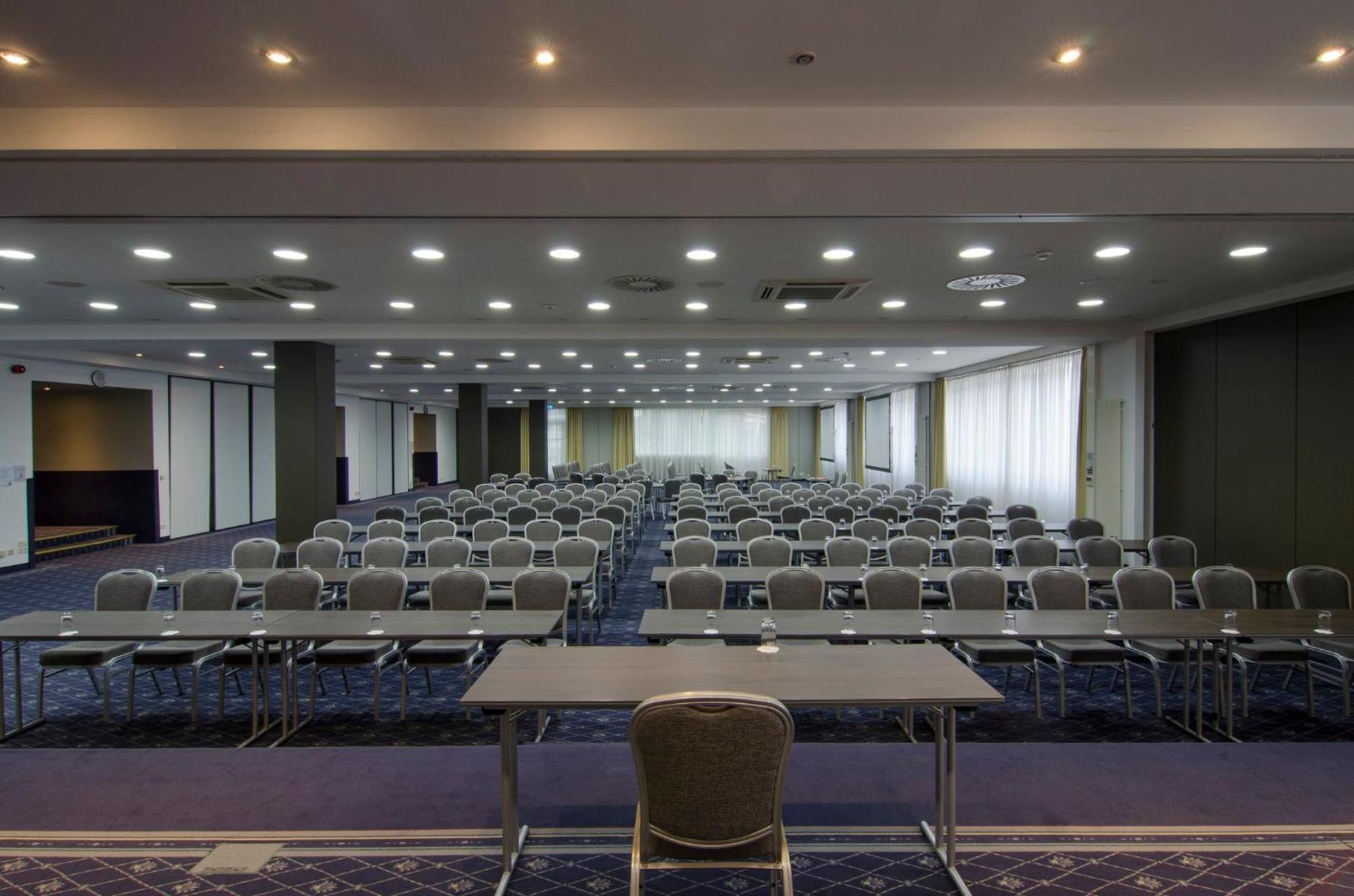Holiday Inn Munich Unterhaching By Ihg Exterior foto