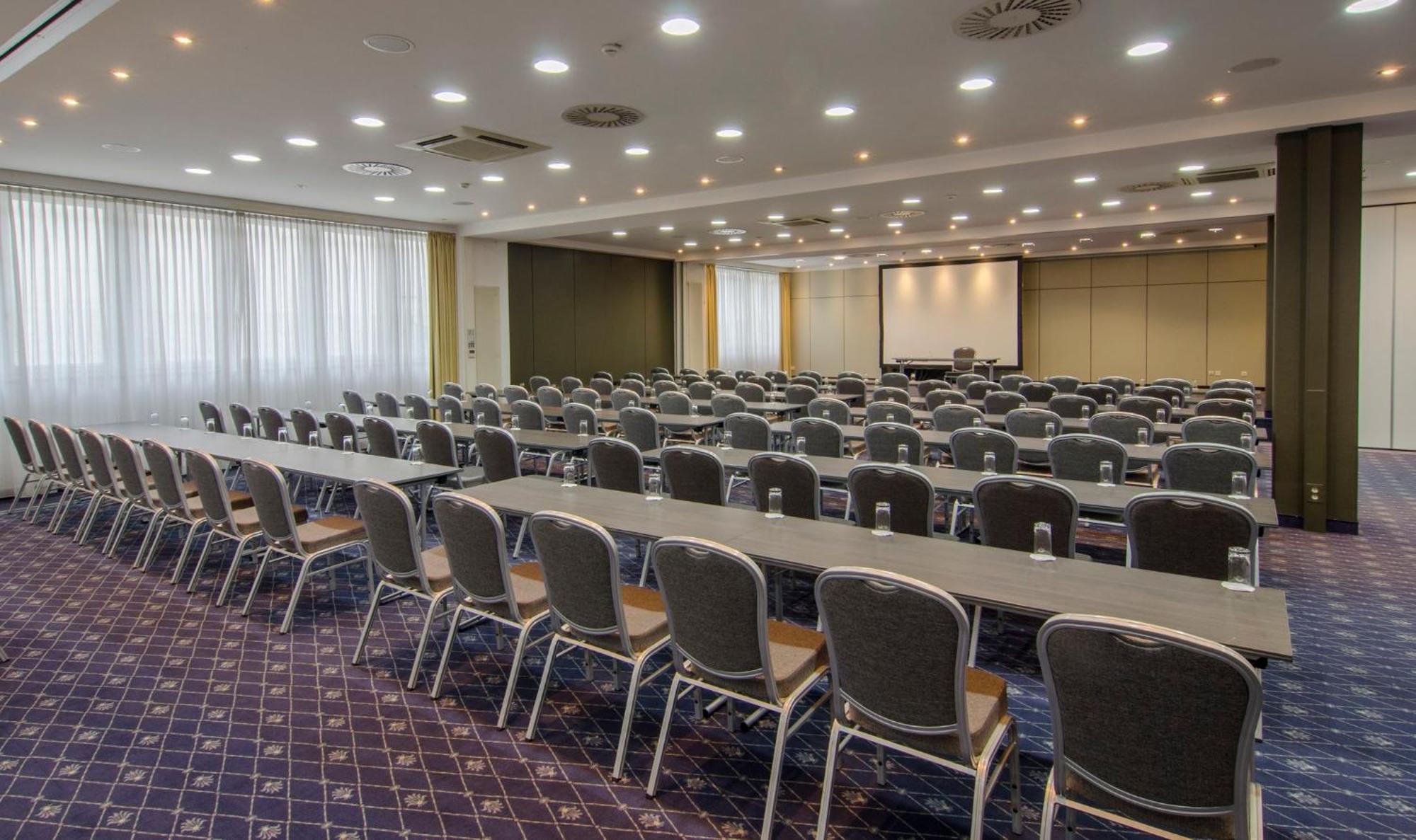 Holiday Inn Munich Unterhaching By Ihg Exterior foto